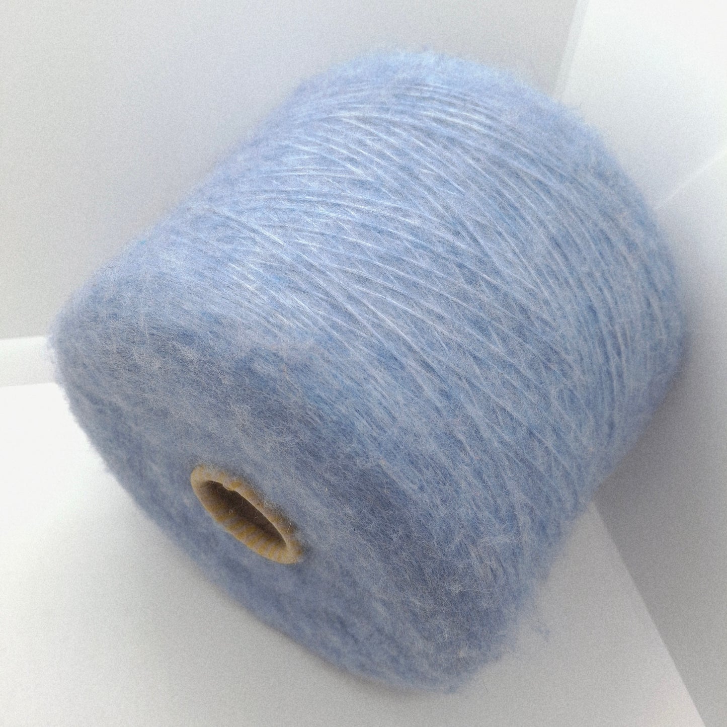 100 g de laine mérinos extrafine italienne couleur bleu clair N. 1018