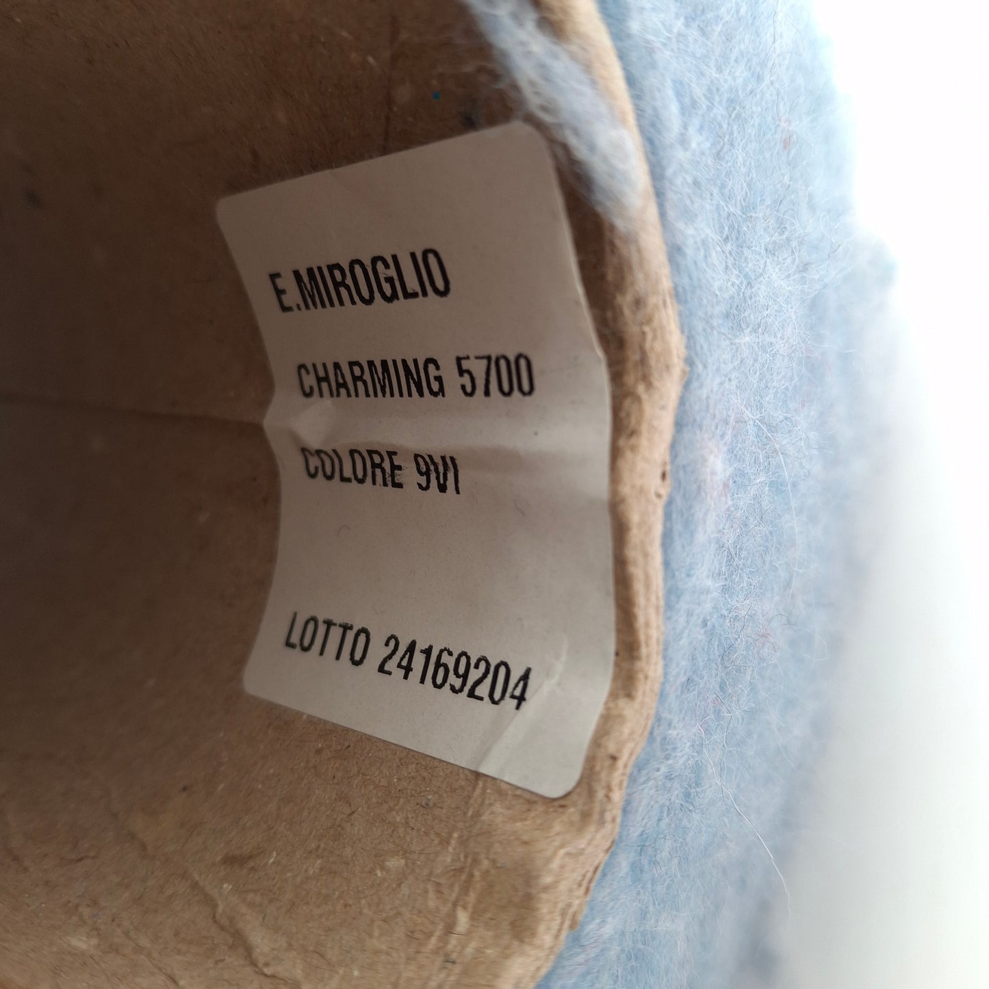 100 g de laine mérinos extrafine italienne couleur bleu clair N. 1018