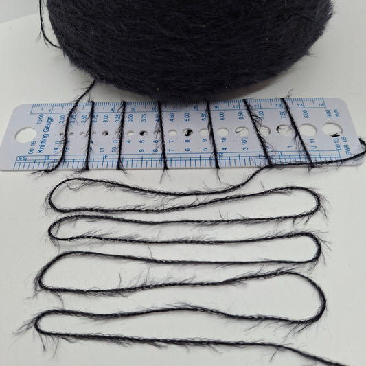 100g Filato Effetto Pelliccia Tagliatino colore Nero N.1021