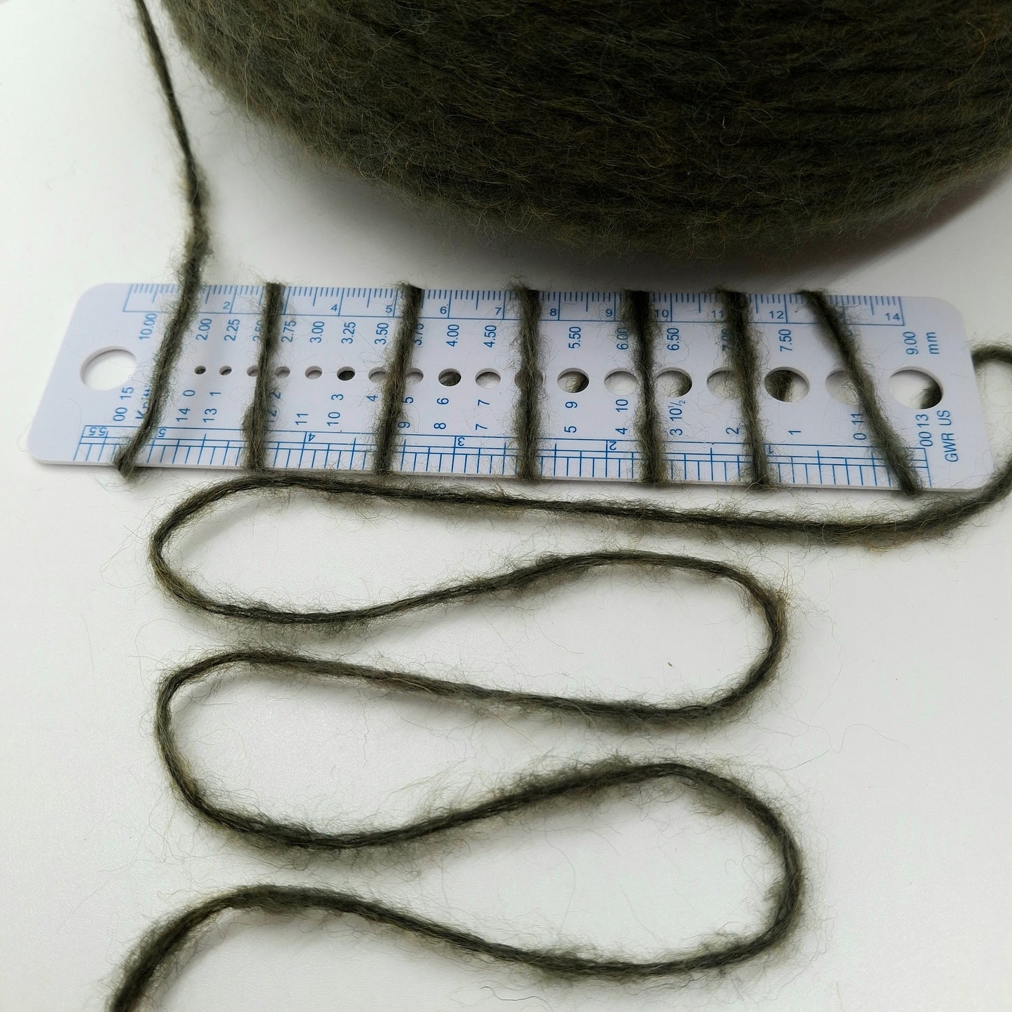 100g Lana Merino filato italiano colore Verde Oliva N.1025