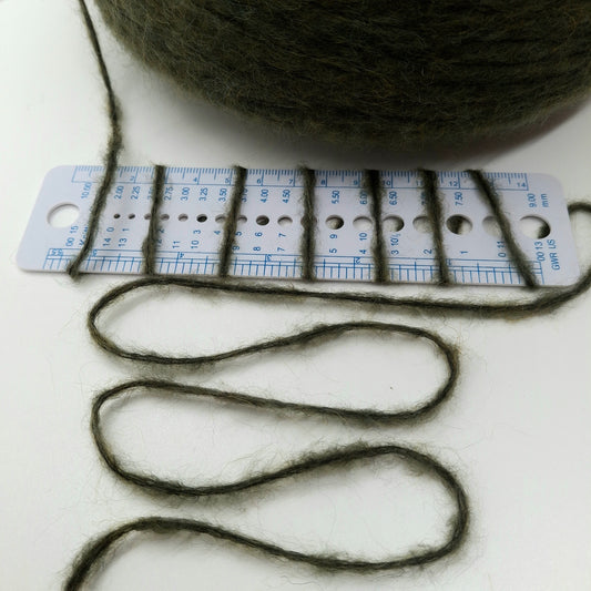 100g Lana Merino filato italiano colore Verde Oliva N.1025