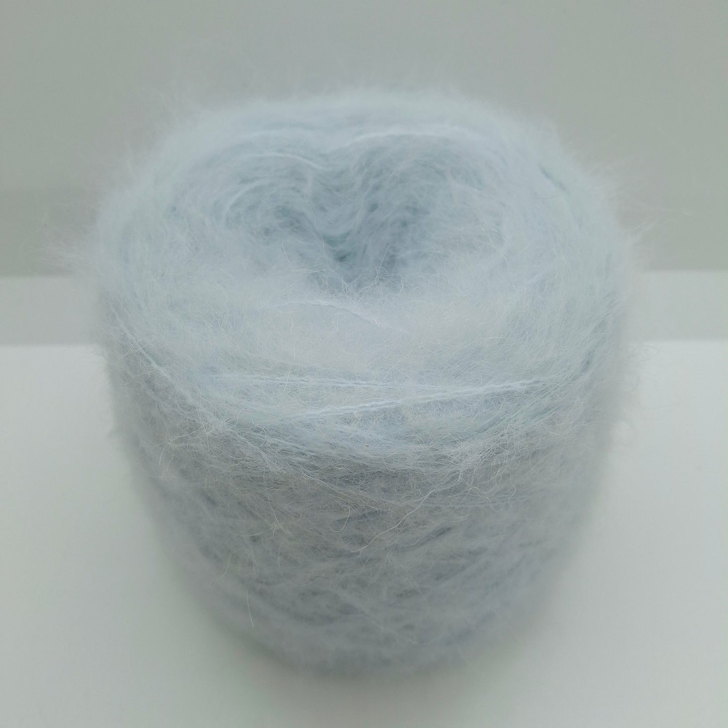 100g Alpaca Spazzolata morbido filato italiano colore Ghiaccio Azzurrino N.1052