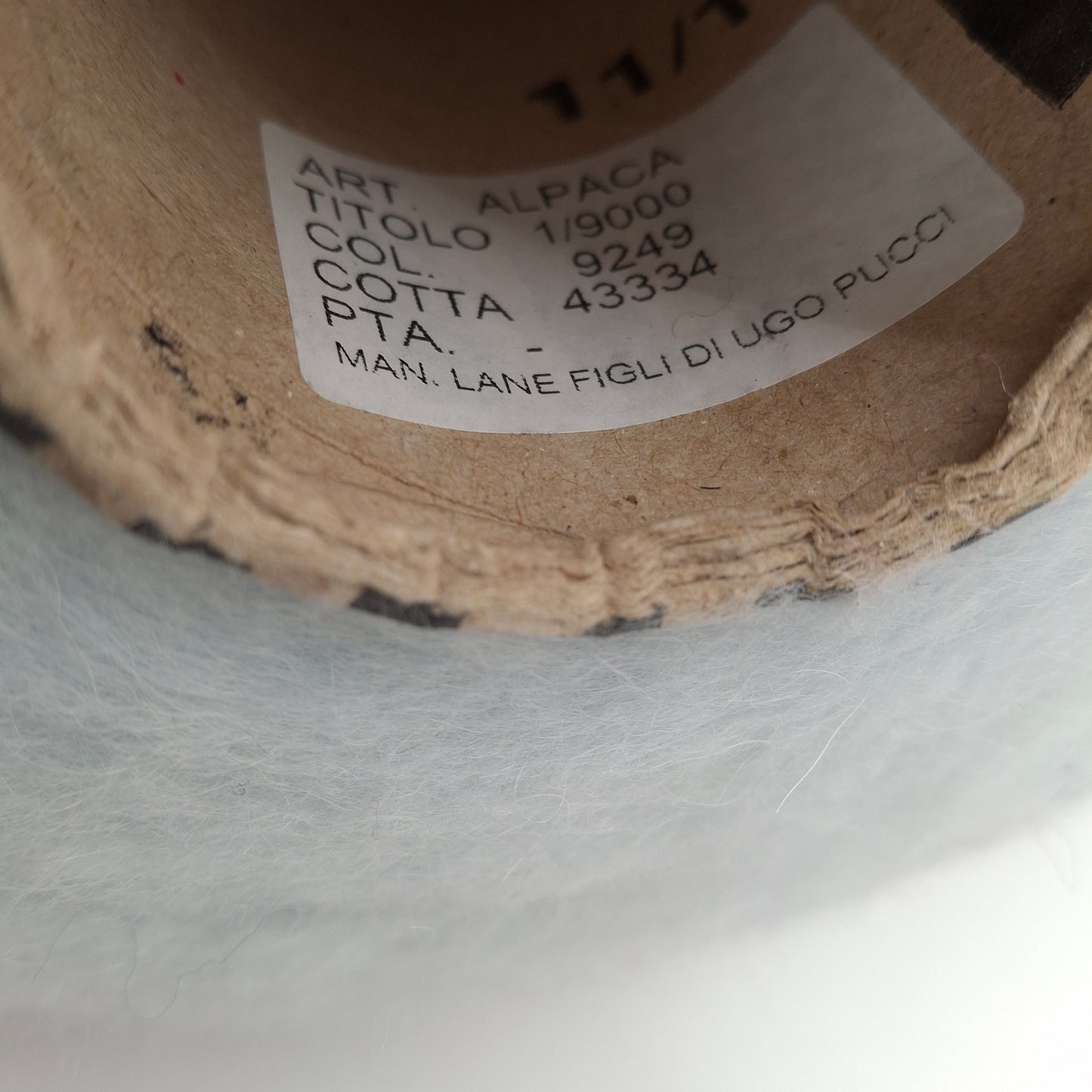 100g Alpaca Spazzolata morbido filato italiano colore Ghiaccio Azzurrino N.1052