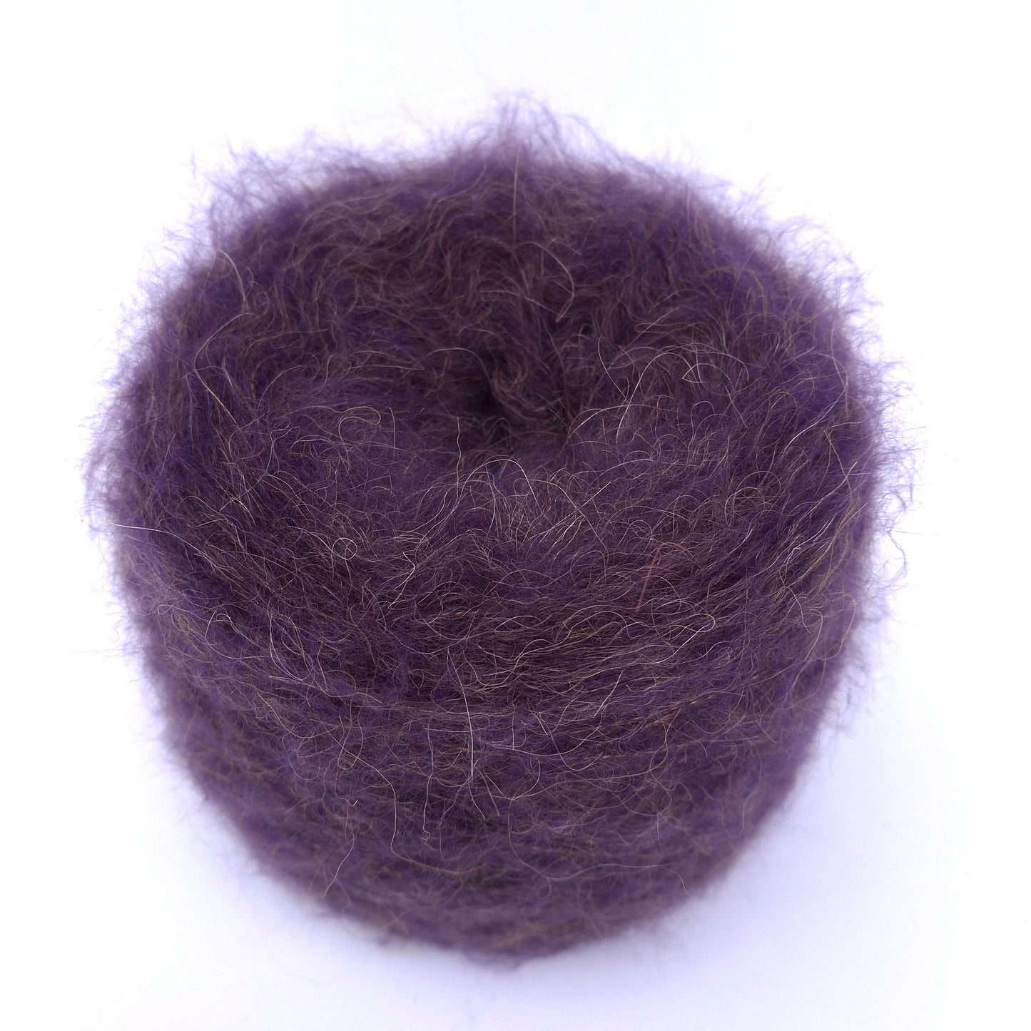 100 g de fil italien doux en alpaga brossé, couleur violet doré N. 1056