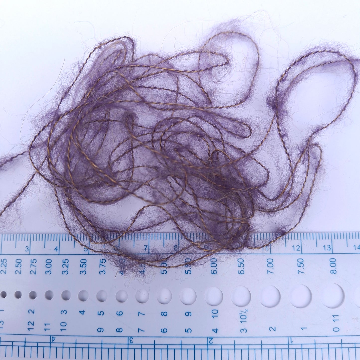 100 g de fil italien doux en alpaga brossé, couleur violet doré N. 1056