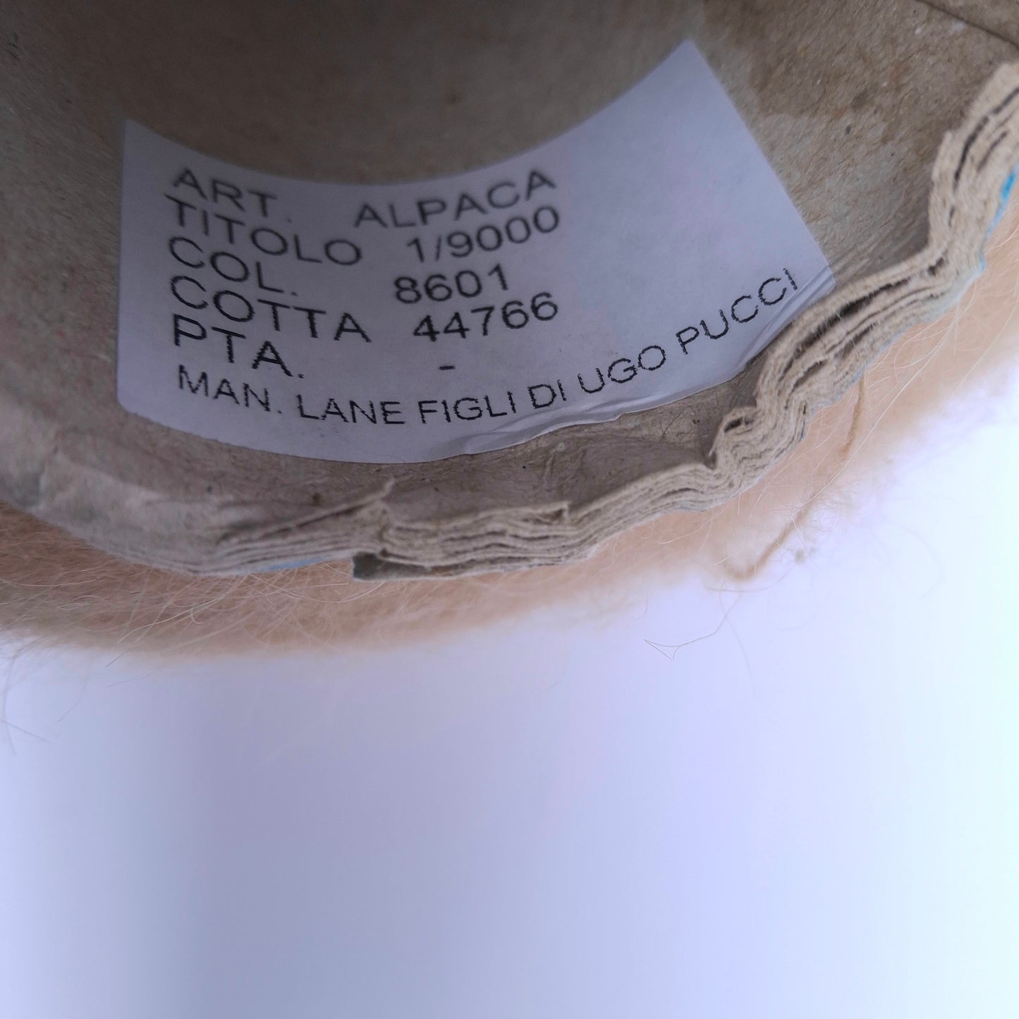 100g børstet alpaka blødt italiensk garn beige farve nr. 1061