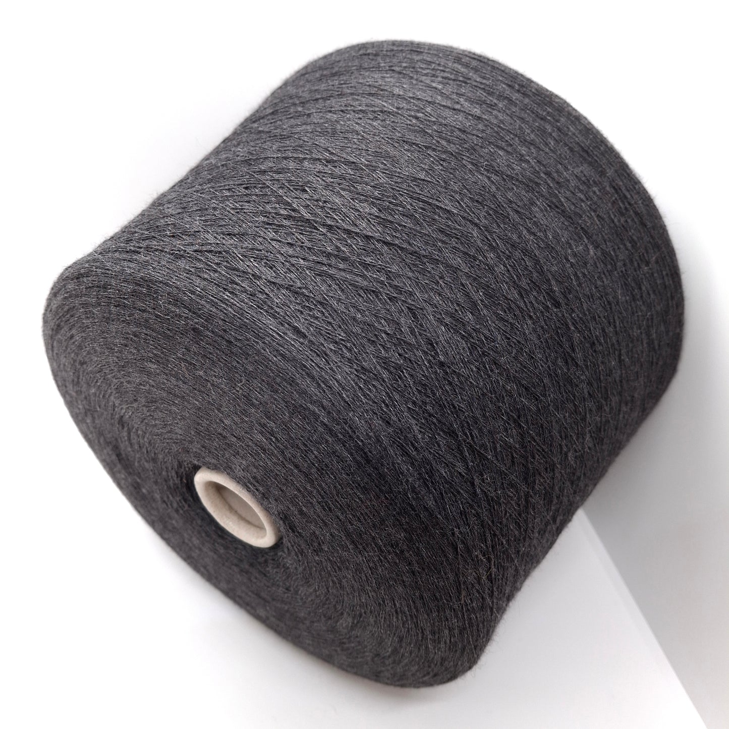 Fil de laine mérinos italienne, coloris gris, n° 1067