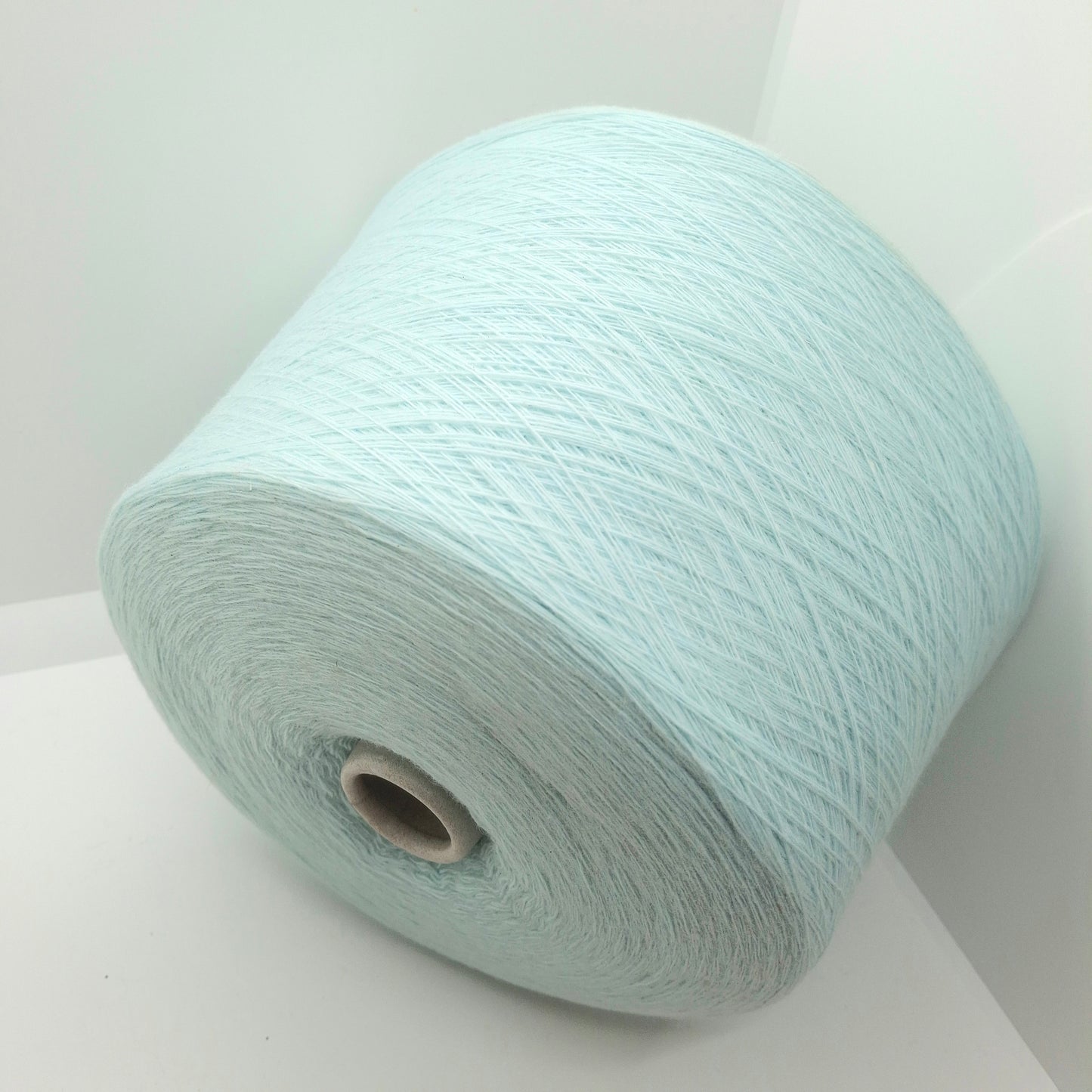 Italienisches Lammwollmischgarn, Farbe Hellmint Nr. 1071