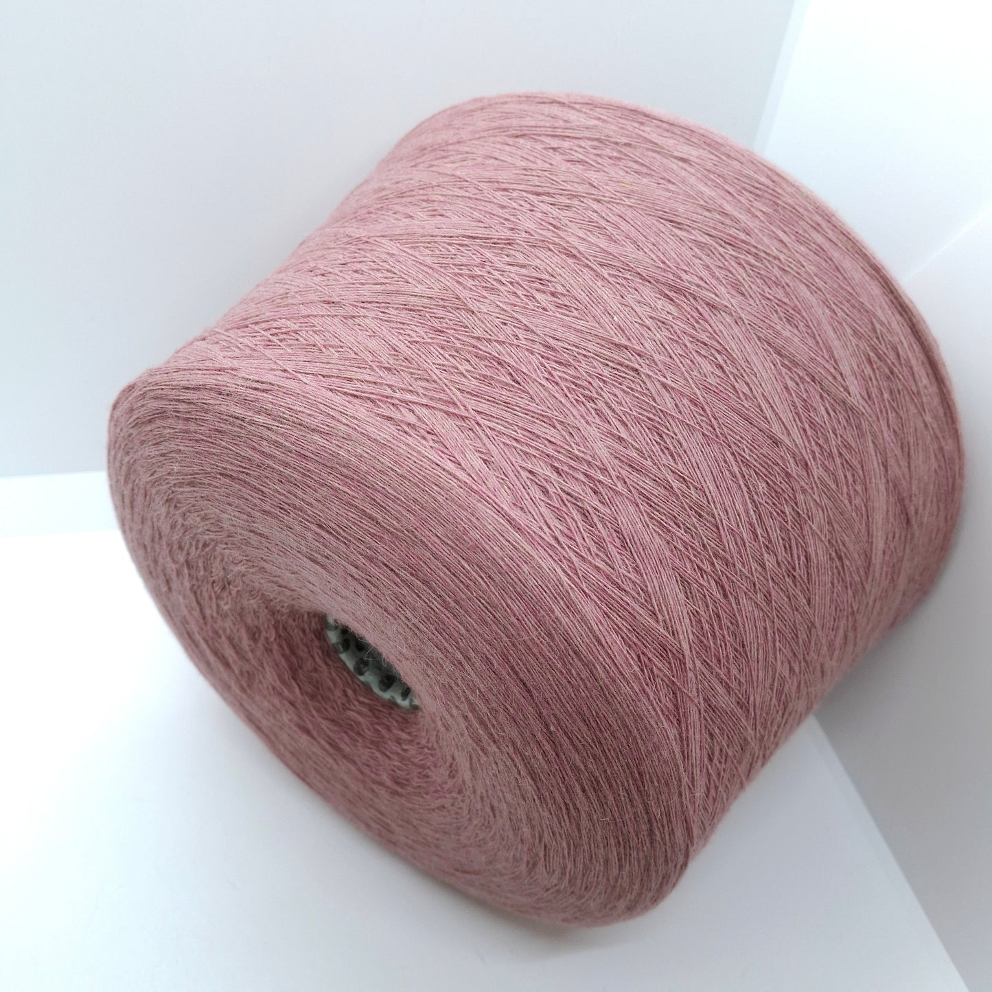 Hilo italiano de lana de angora color beige rosa sucio N.1074