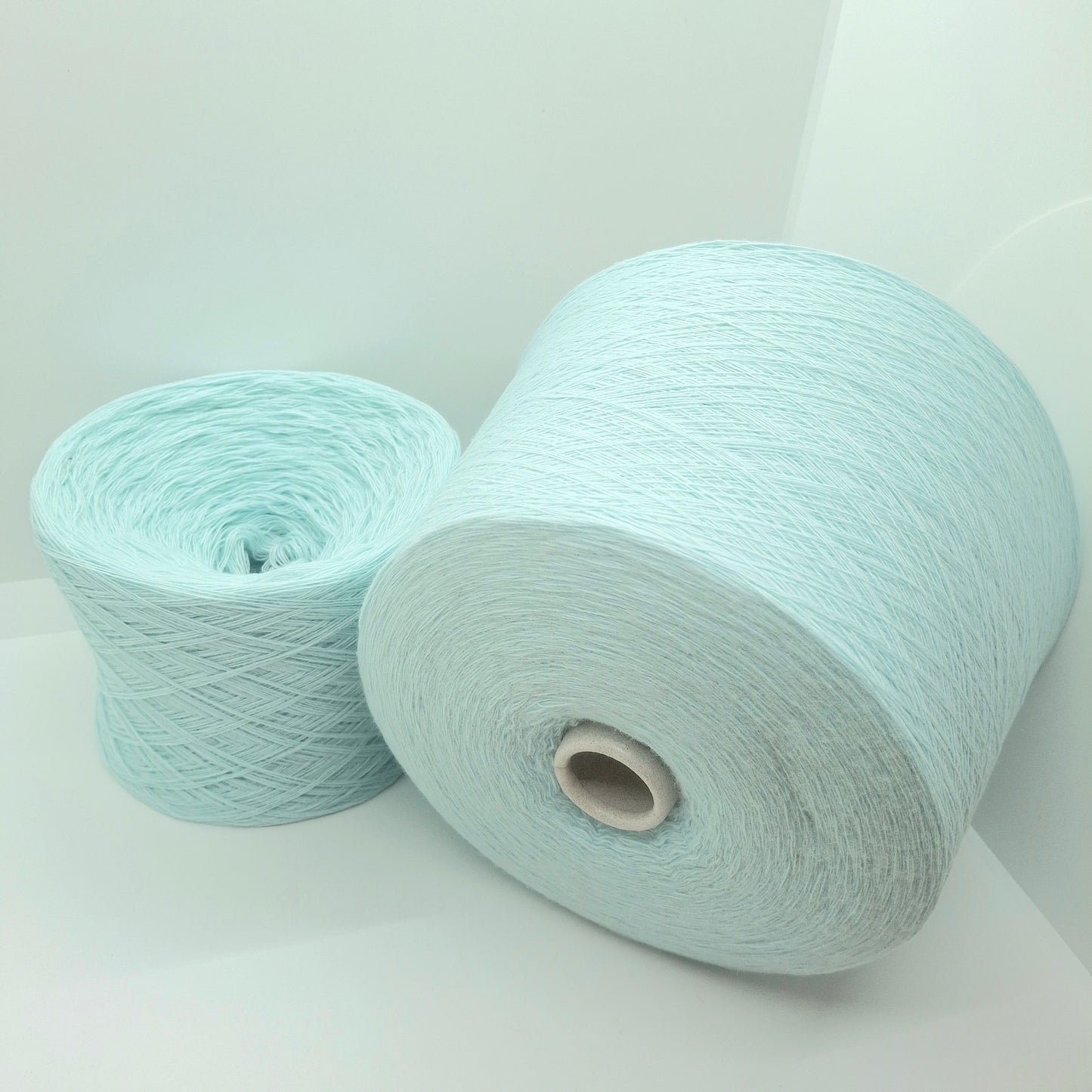 Italienisches Lammwollmischgarn, Farbe Hellmint Nr. 1071