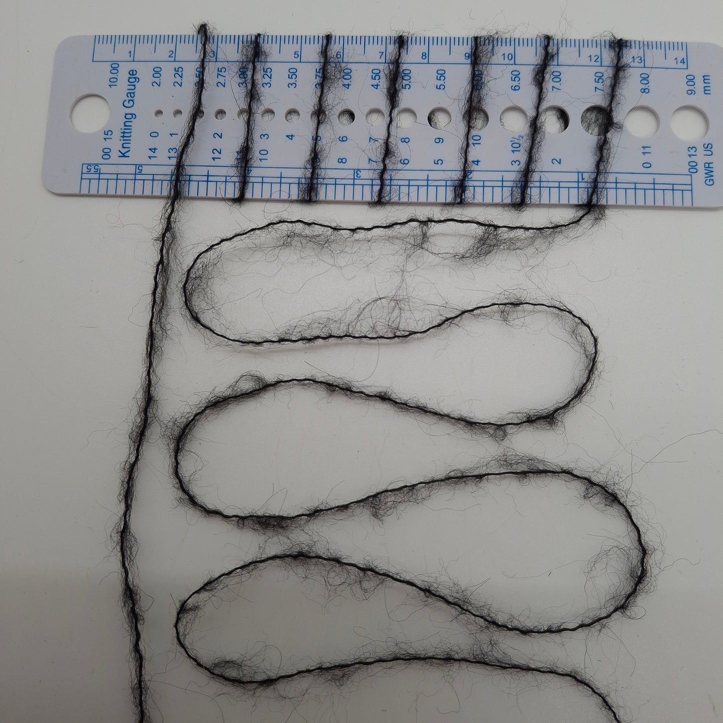 100 g weiches italienisches Mohairgarn, Farbe Schwarz, Nr. 1086