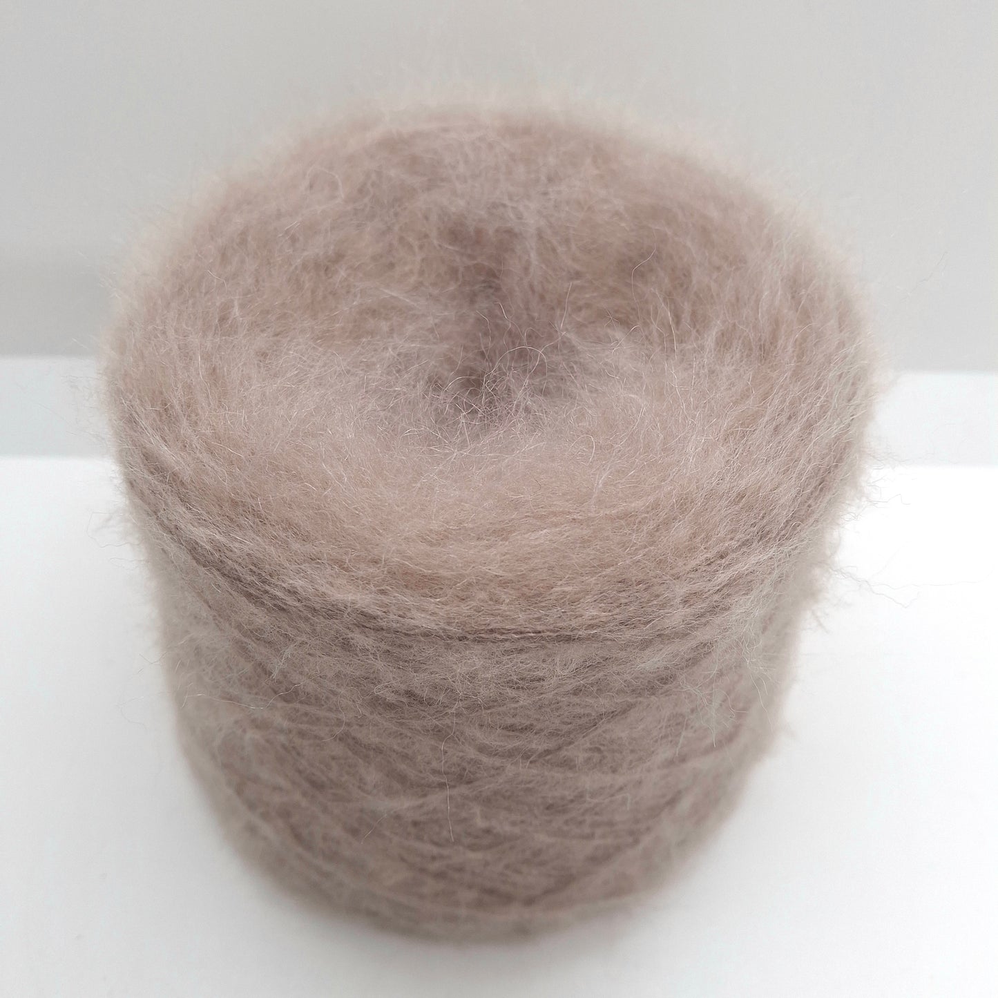 100 g weiches italienisches Mohairgarn, Farbe Rosa Beige, Nr. 1096