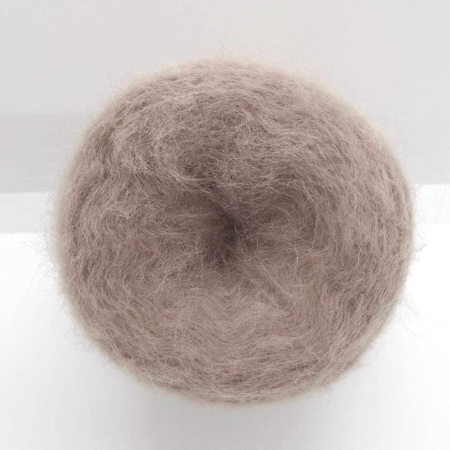 100 g weiches italienisches Mohairgarn, Farbe Rosa Beige, Nr. 1096