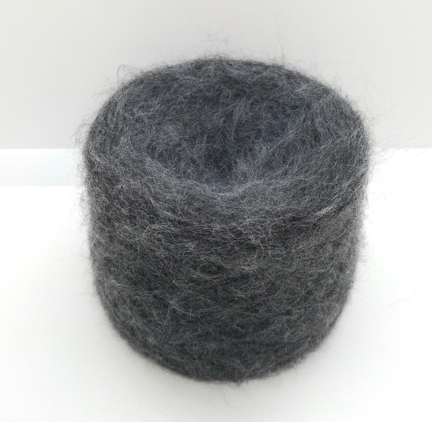 100 g de laine mérinos douce italienne, coloris gris anthracite N. 1091