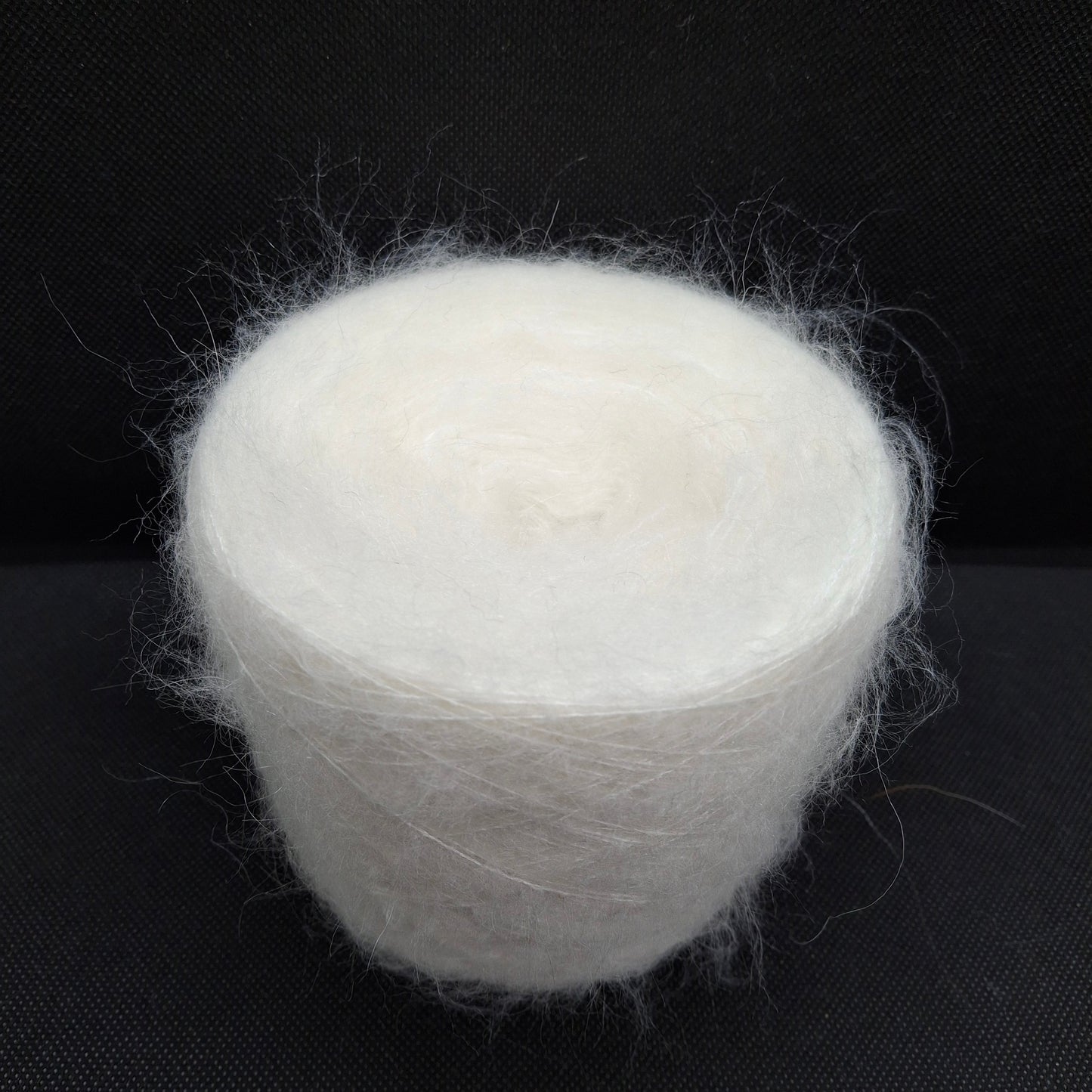 100 g weiches italienisches Mohairgarn, Farbe Weiß, Nr. 1094