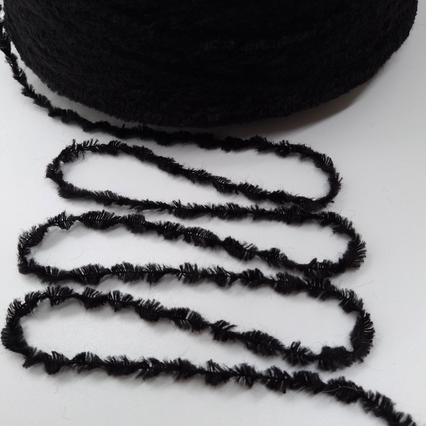 Hilo italiano Tagliatino de 100 g color Negro Brillante N.1109