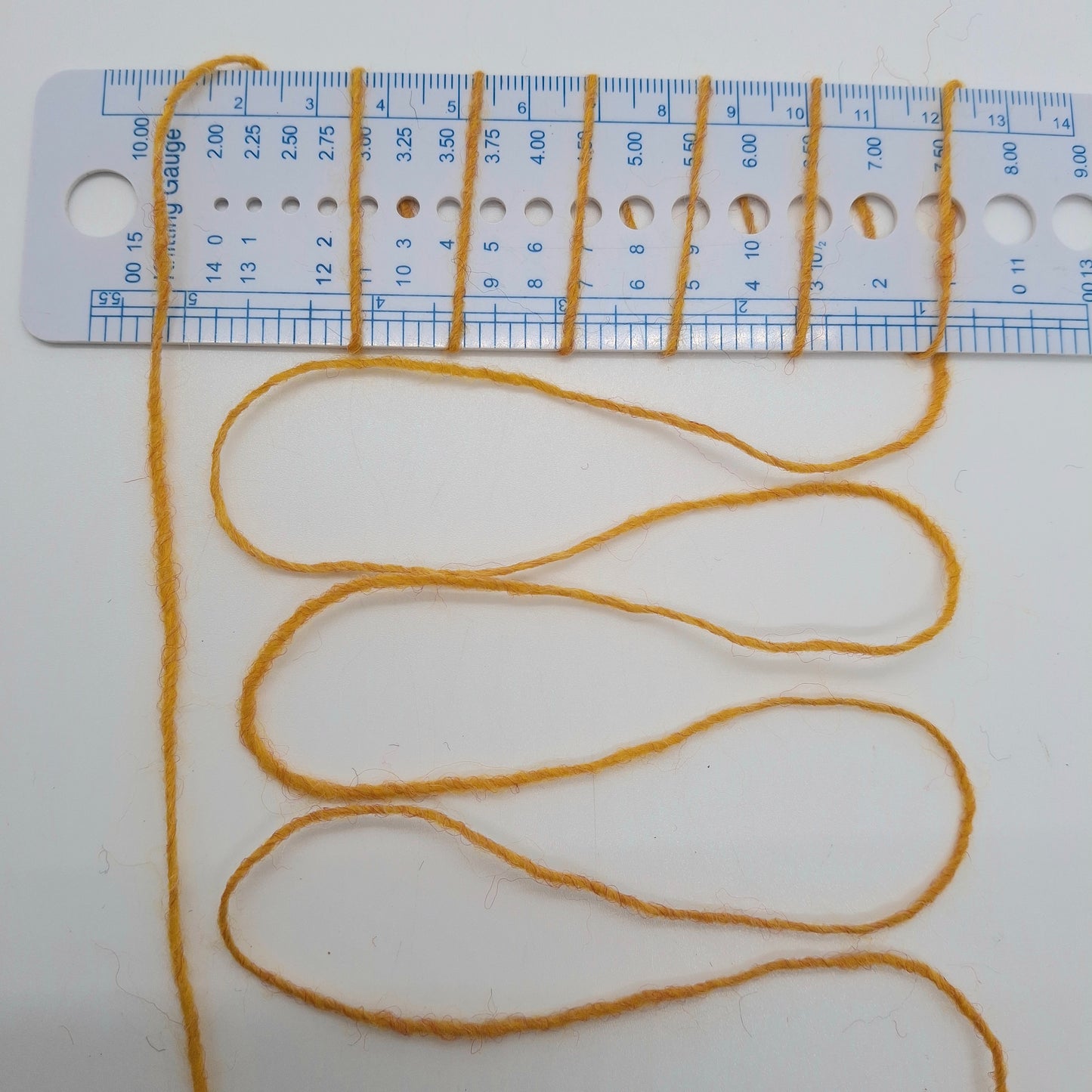 100g Italian wool yarn color Yellow Ochre N.1112