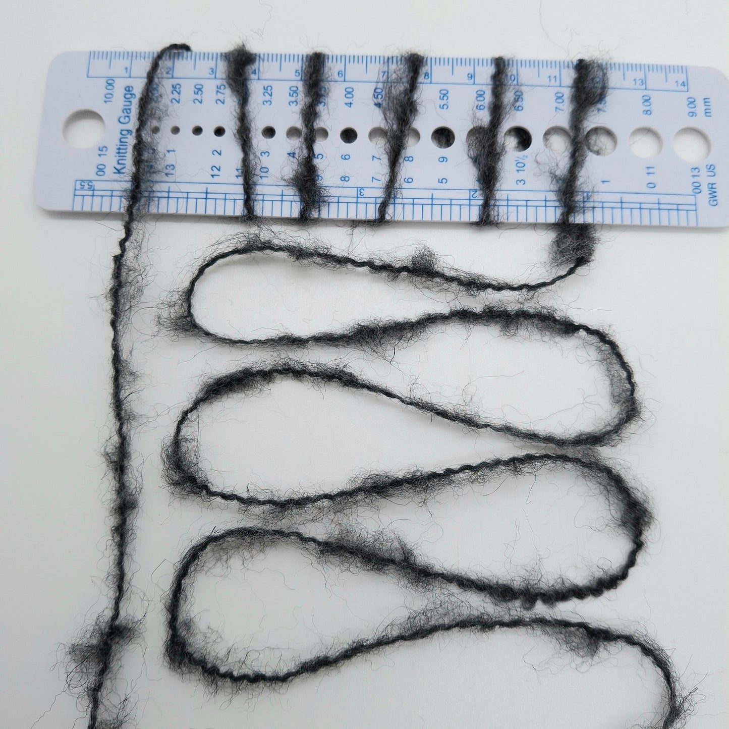 100 g de laine d'alpaga italienne, coloris gris foncé N. 1115