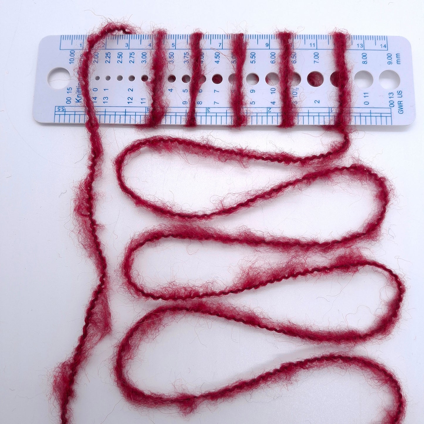 100 g de laine d'alpaga italienne, coloris rouge foncé N. 1124