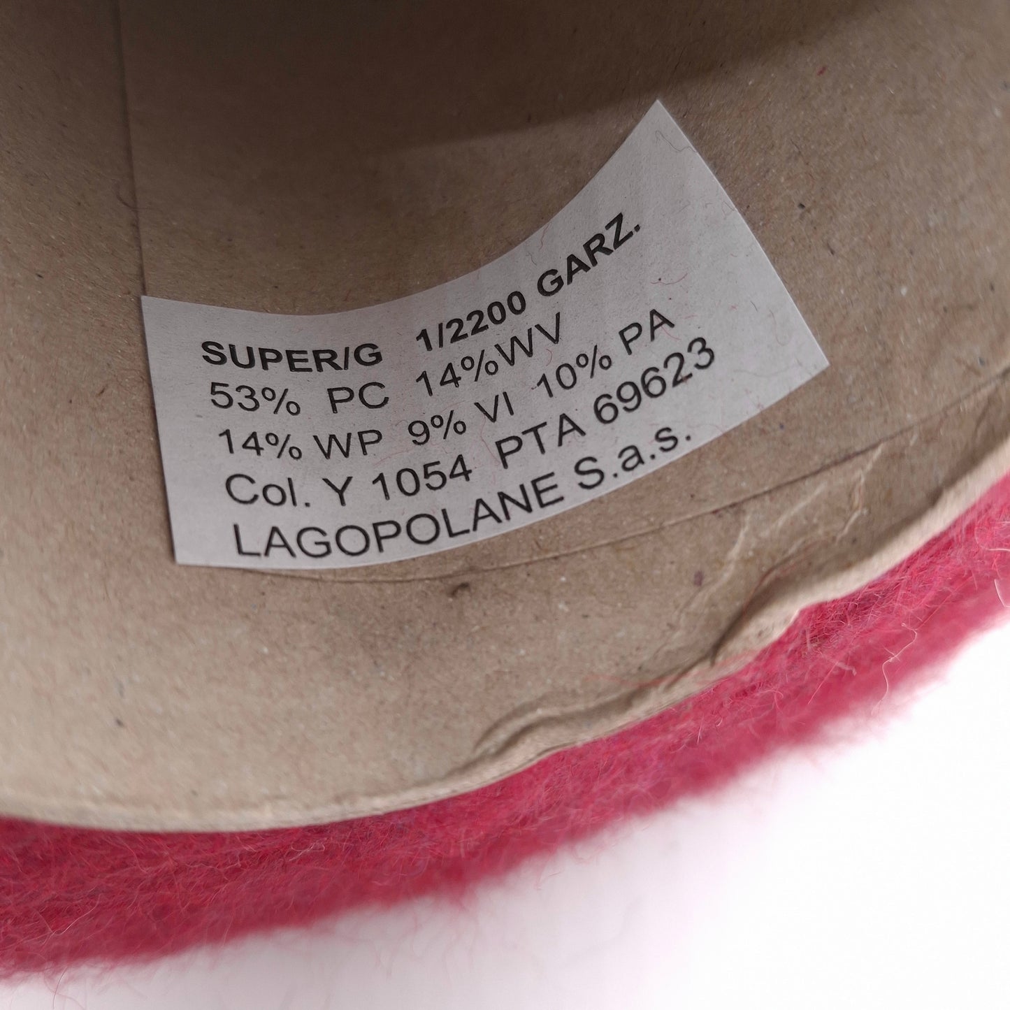 100 g de laine d'alpaga italienne, coloris rouge foncé N. 1124