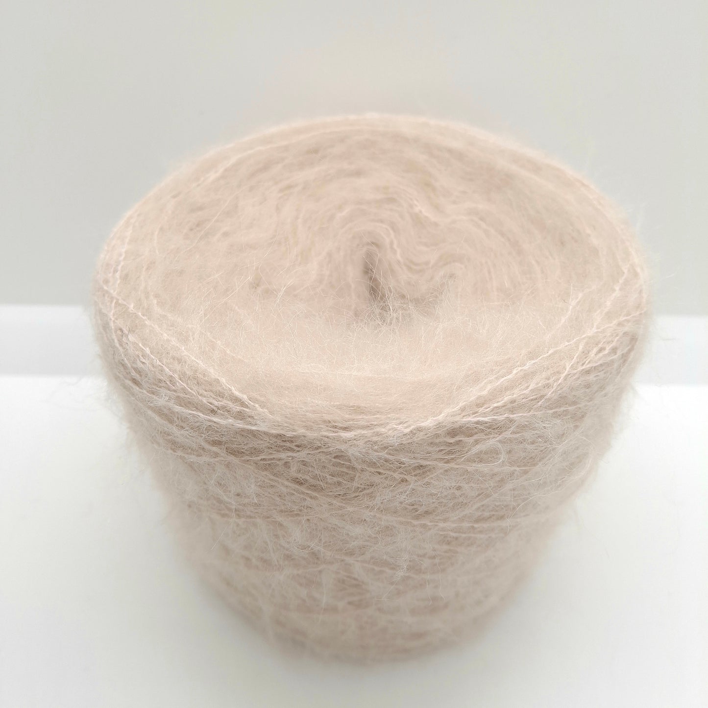 100g Mohair italiensk garn farve lys beige N.1125