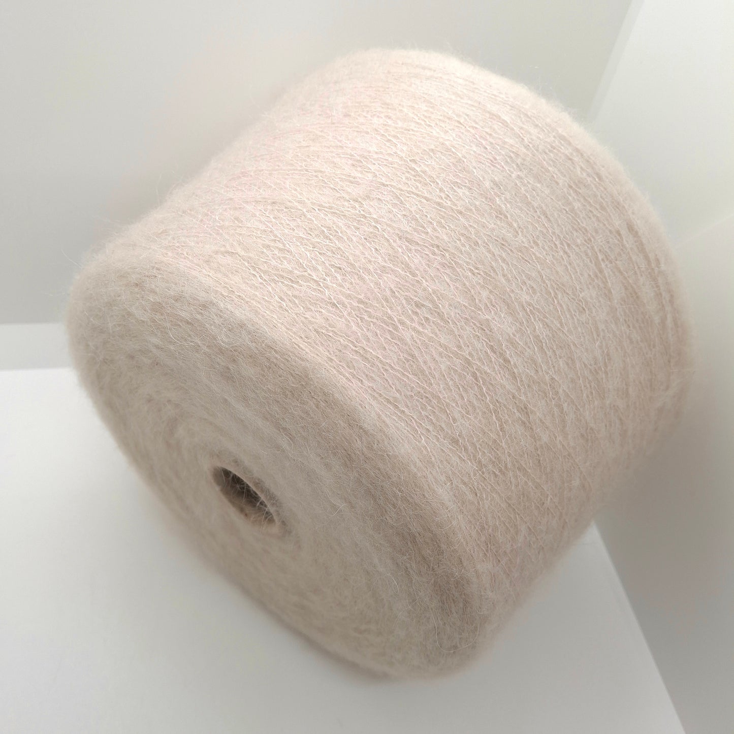 100g Mohair italiensk garn farve lys beige N.1125