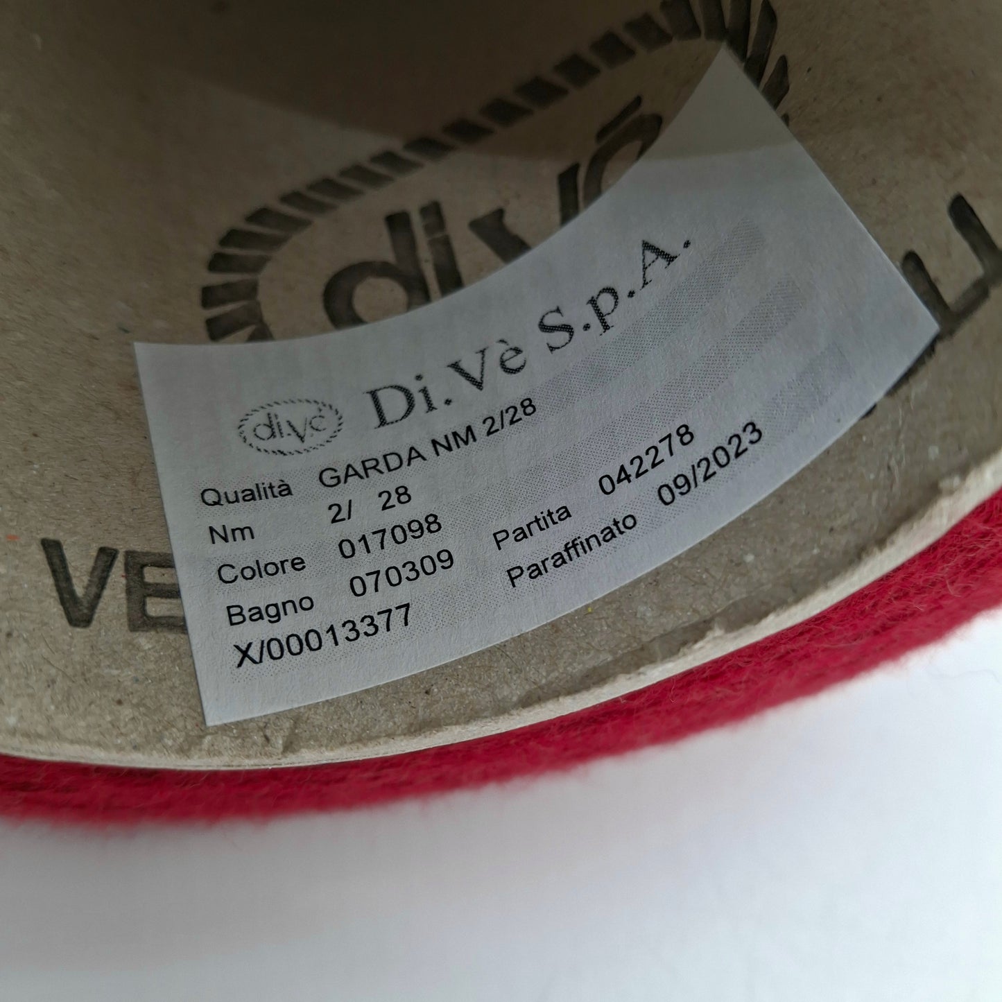 Italiensk merinouldgarn, teglrød farve, nr. 1165