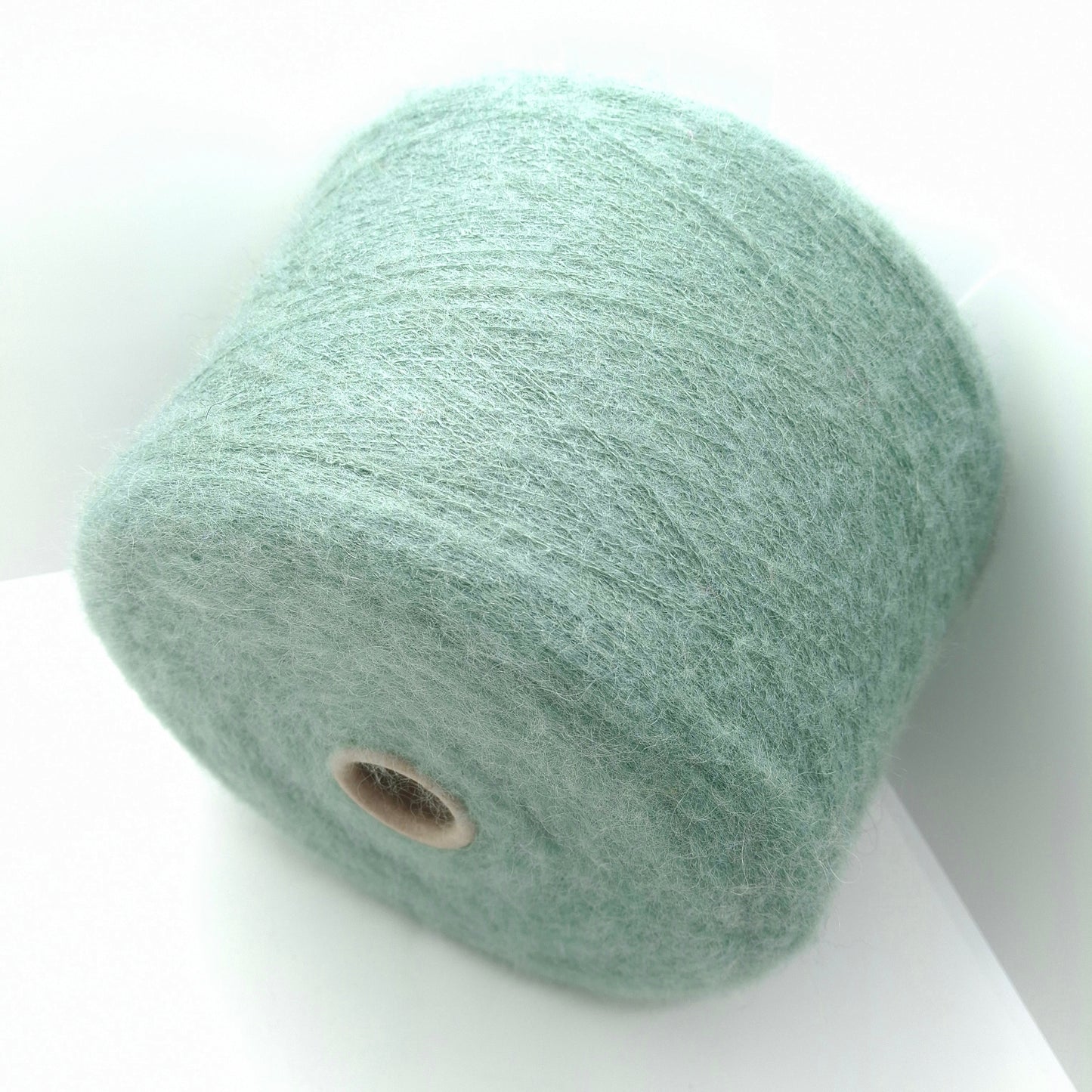 100g blødt mohair italiensk garn farve salviegrøn nr. 1180