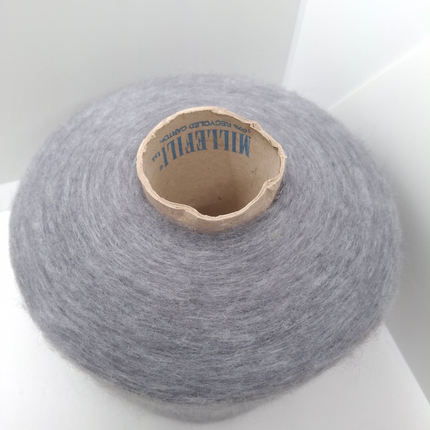 100g blødt mohair garn i italiensk stil lysegrå farve nr. 1176