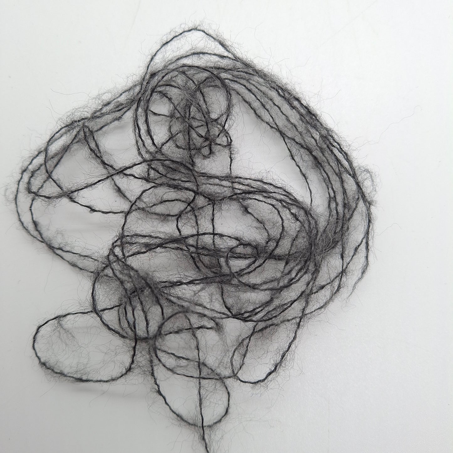 100g blødt mohair garn i italiensk farve grå nr. 1175