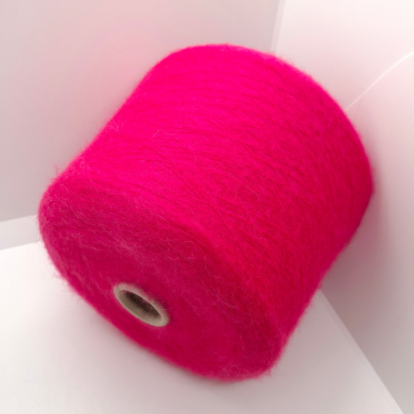 100 g weiches italienisches Mohairgarn, Farbe: Hellrosa, Nr. 1191