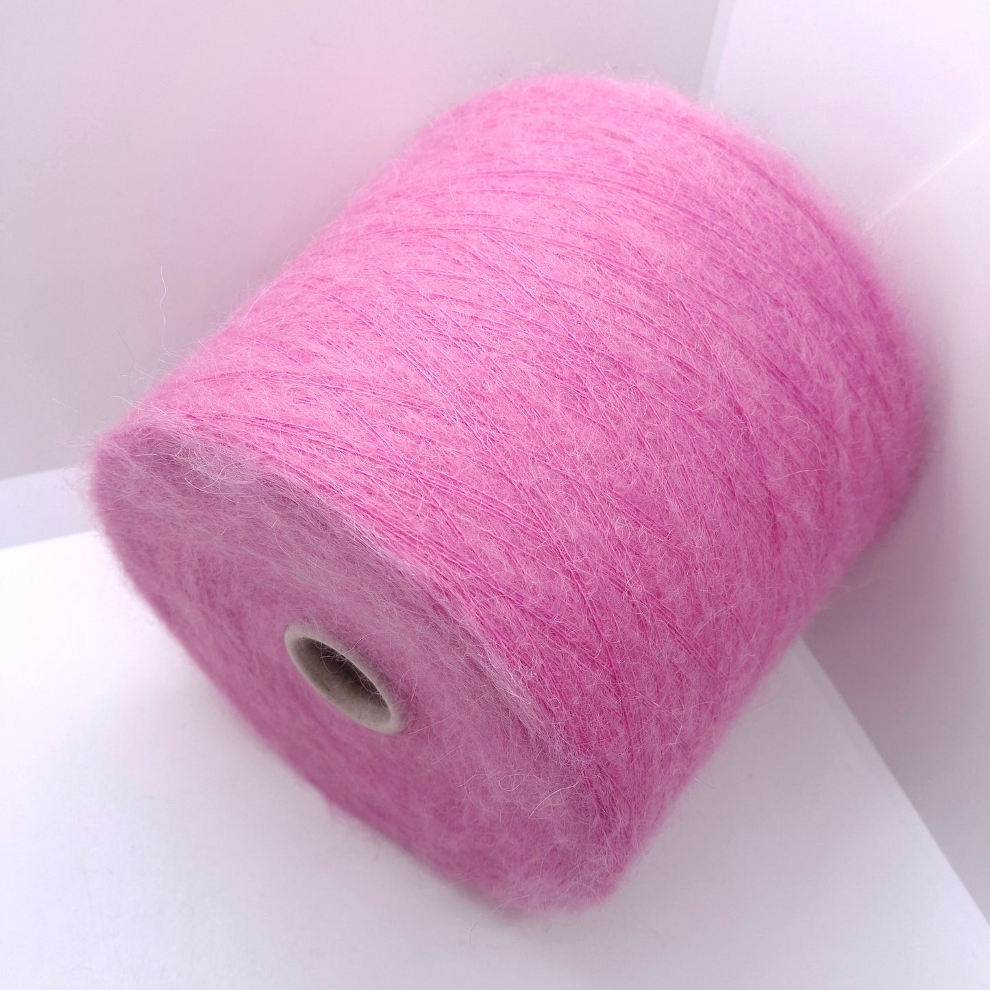 100g blødt mohair garn i italiensk farve, lyserød, nr. 1198