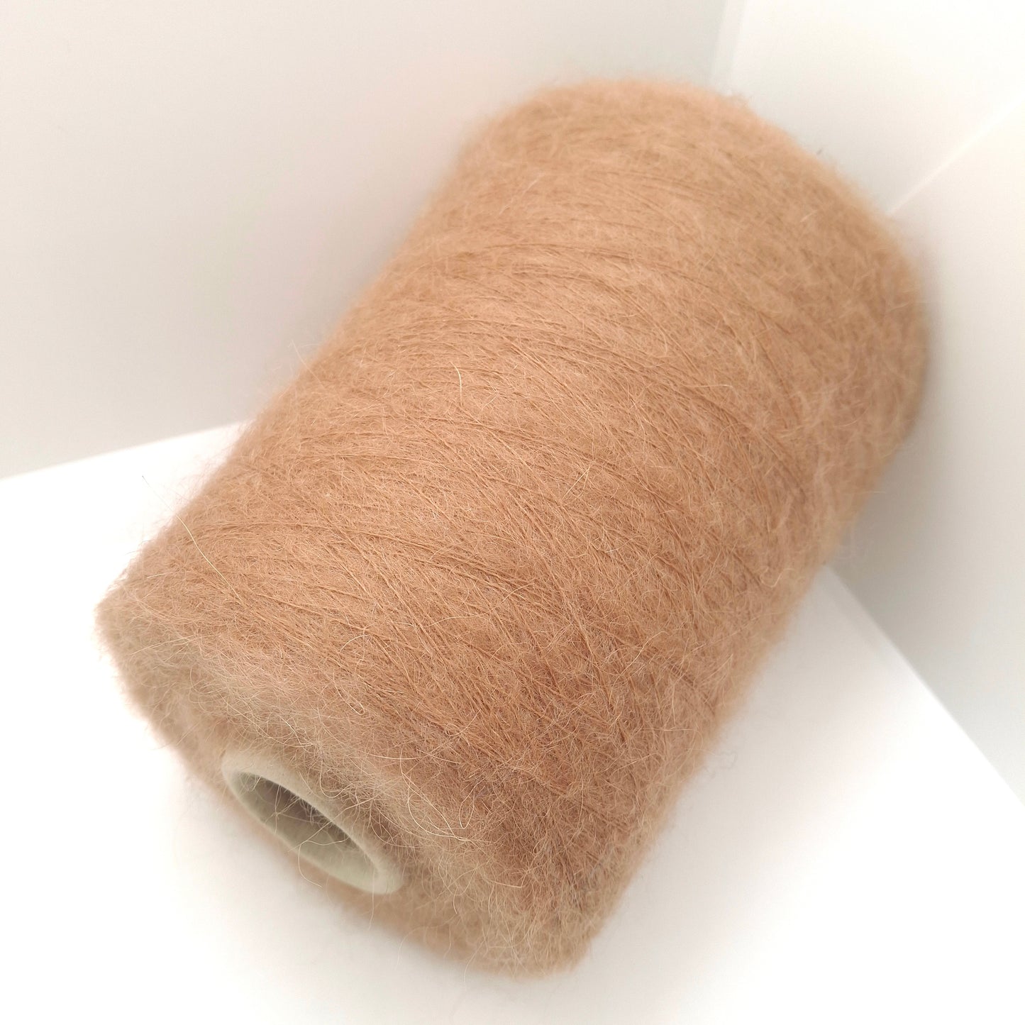100g blødt mohair garn i italiensk farve brun nr. 1192
