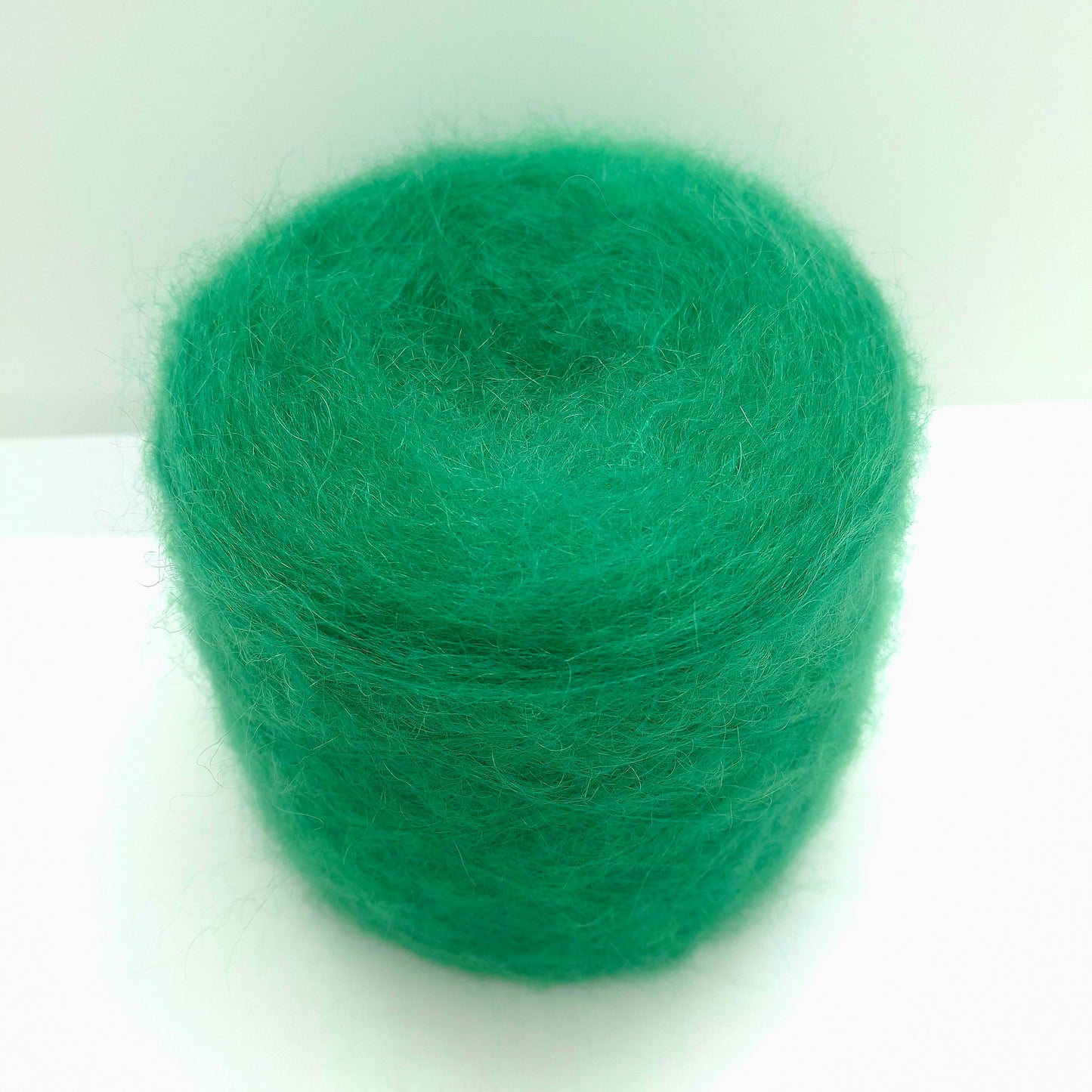 100g blødt mohair garn i italiensk farve grøn nr. 1197