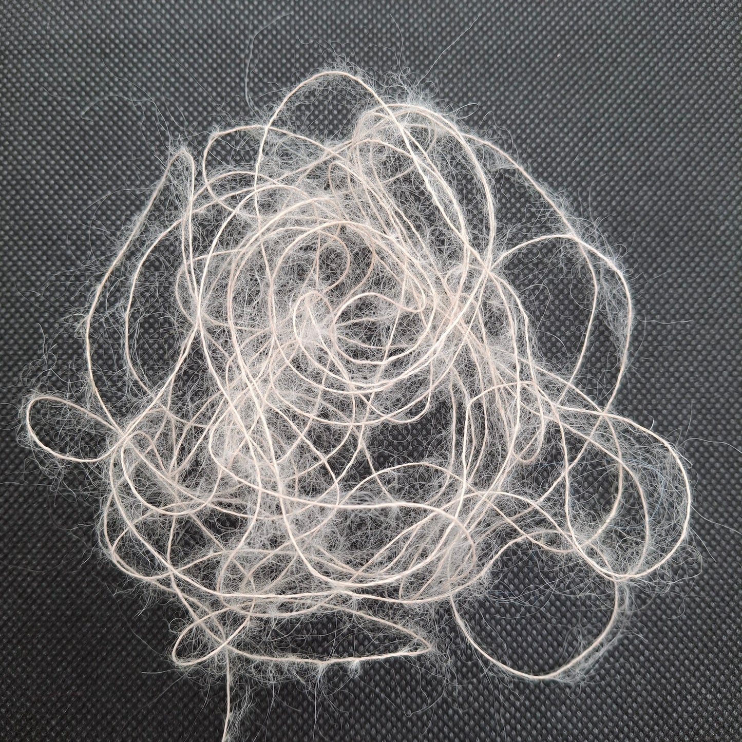 100g blødt mohair garn i italiensk farve lys beige N.1193