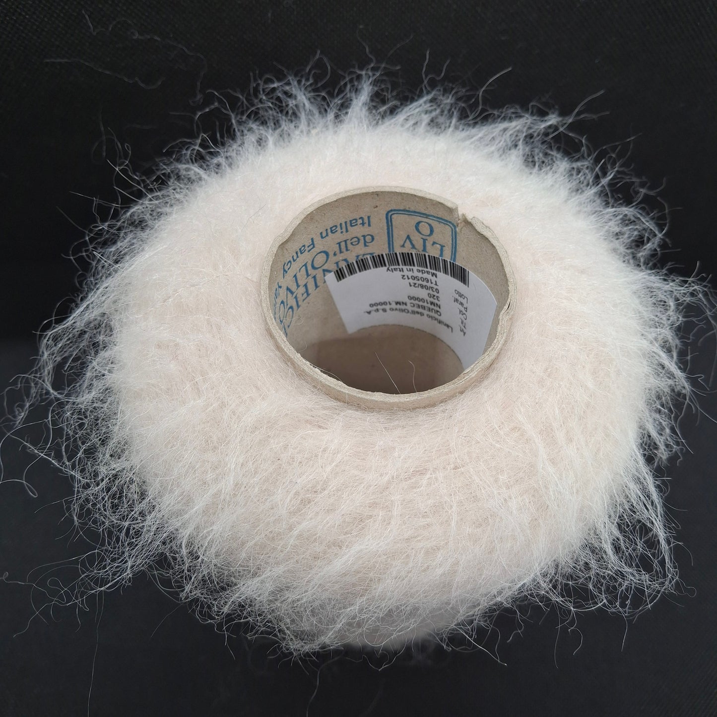 100g blødt mohair garn i italiensk farve lys beige N.1193