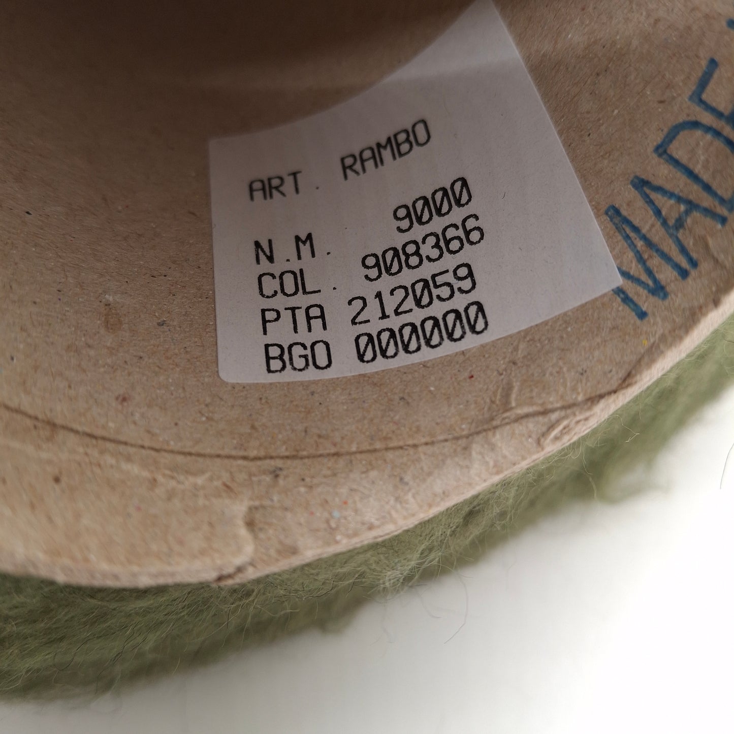 100g børstet uld blødt italiensk garn farve olivengrøn N.1224