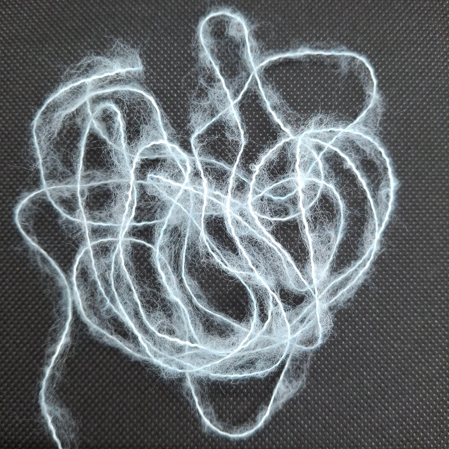 100 g weiches, gebürstetes italienisches Wollgarn, Farbe Hellblau Nr. 1228