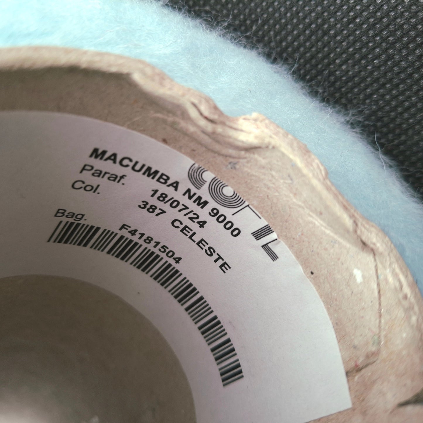 100 g weiches, gebürstetes italienisches Wollgarn, Farbe Hellblau Nr. 1228