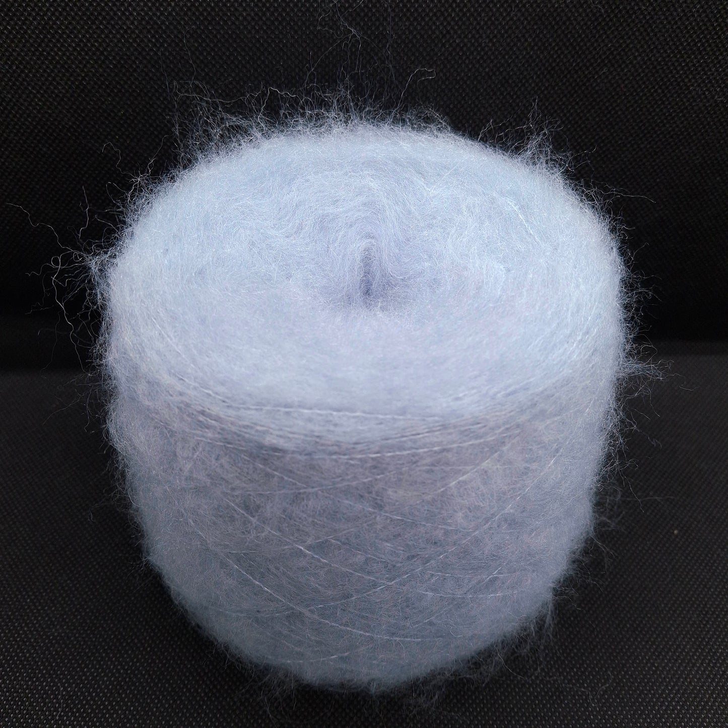 100g børstet uld blødt italiensk garn farve lyseblå grå nr. 1229