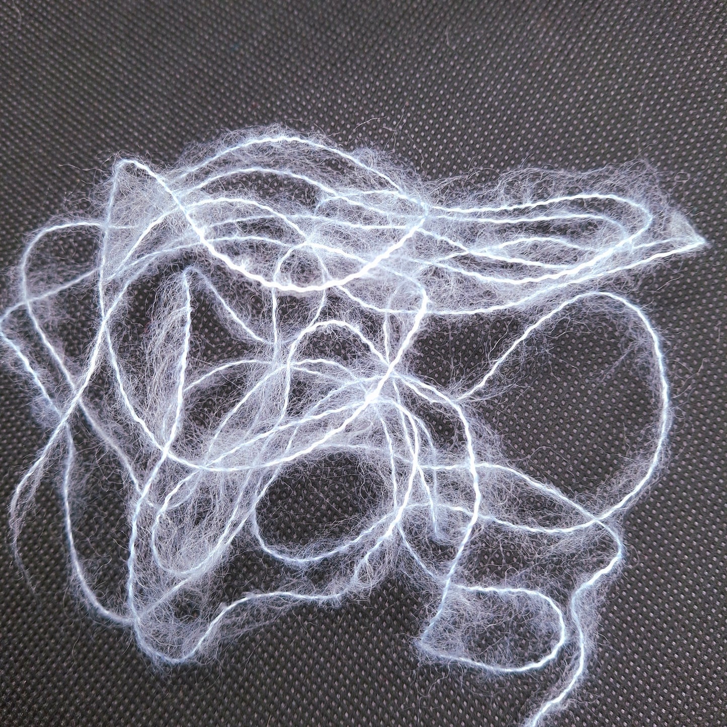 100g børstet uld blødt italiensk garn farve lyseblå grå nr. 1229