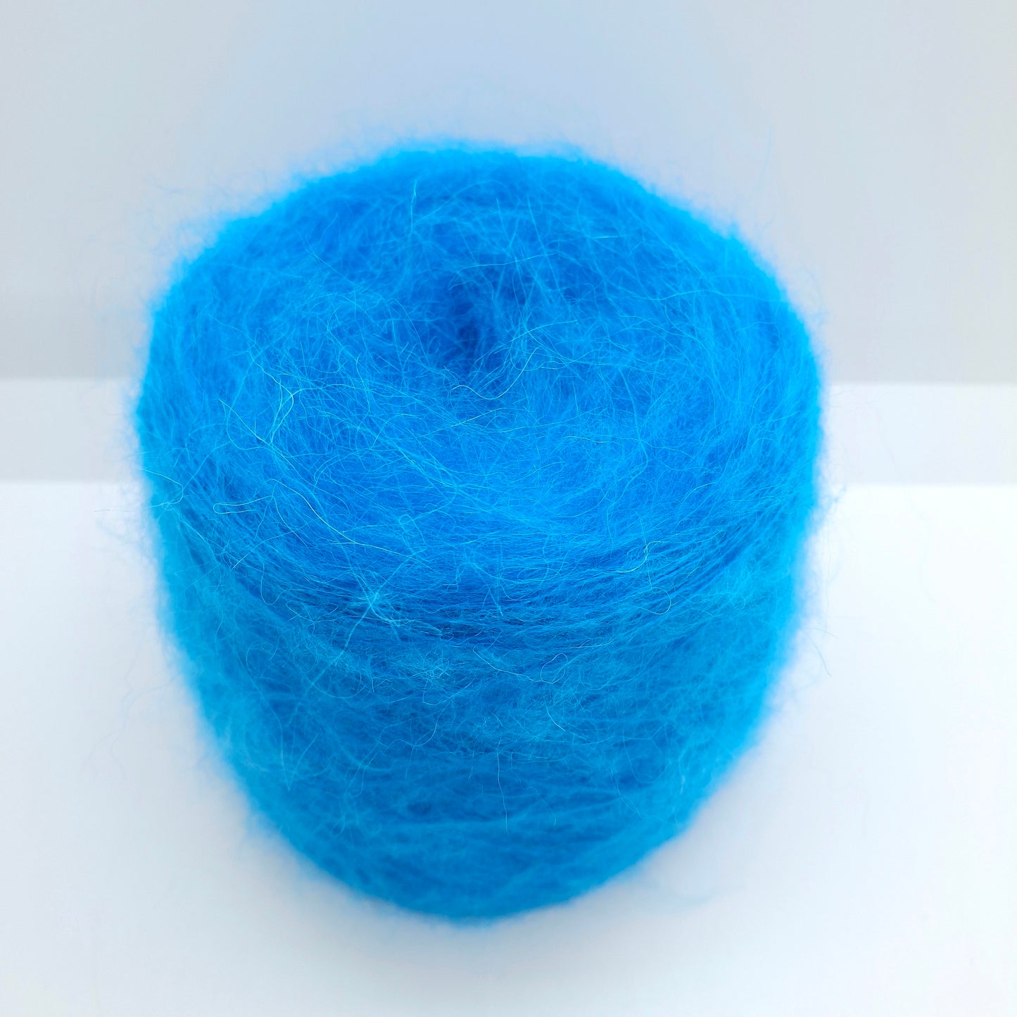 100 g de fil italien doux en alpaga brossé, coloris bleu turquoise N. 1256