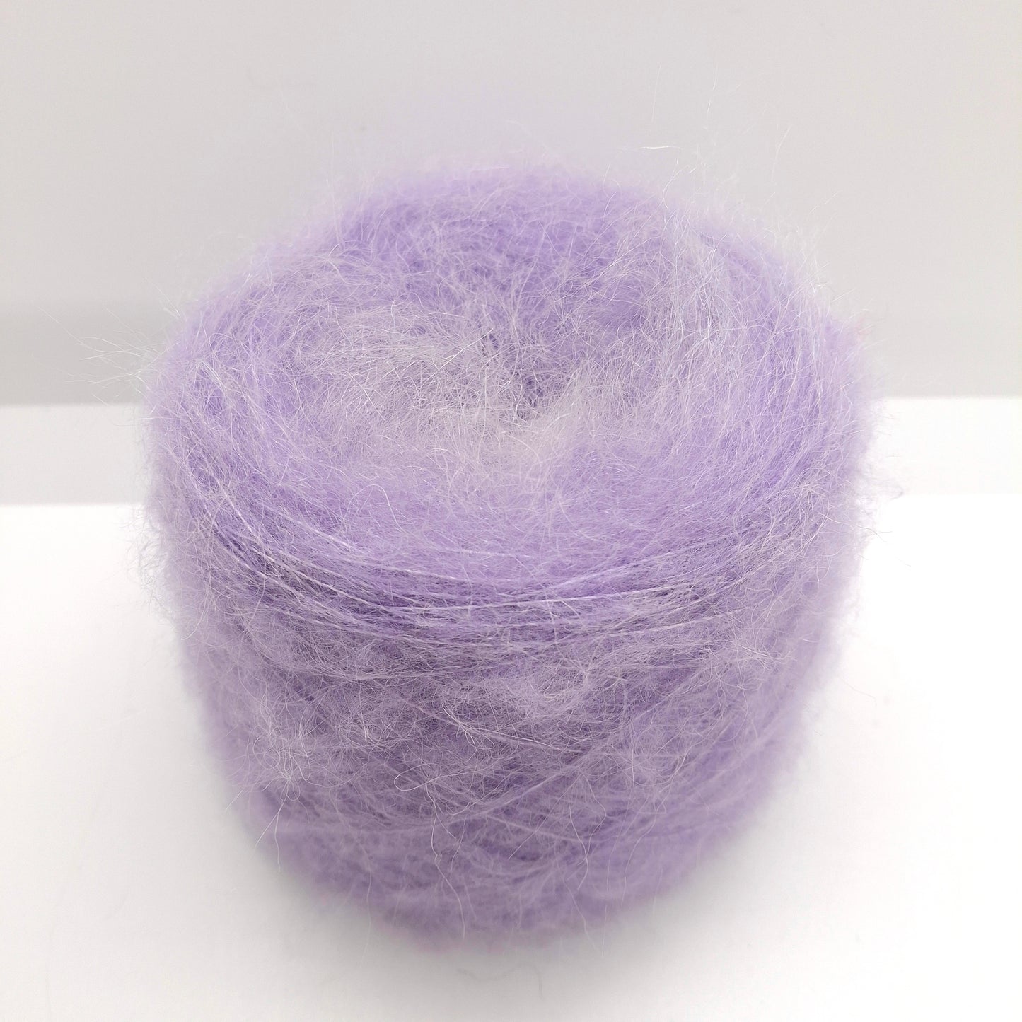 100g blødt mohair garn i italiensk farve, lilla lavendel, nr. 1267