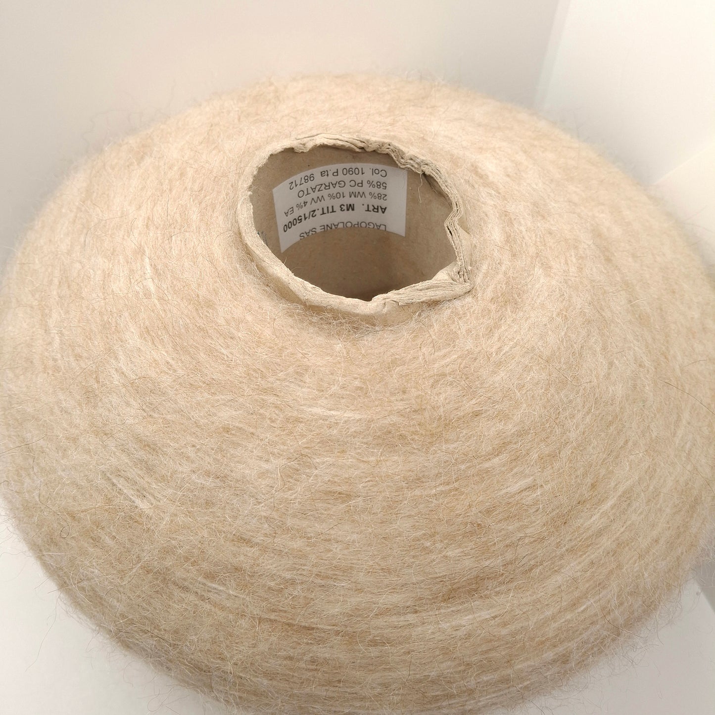 100 g de laine mohair italienne, coloris beige crème mélangé N. 1286