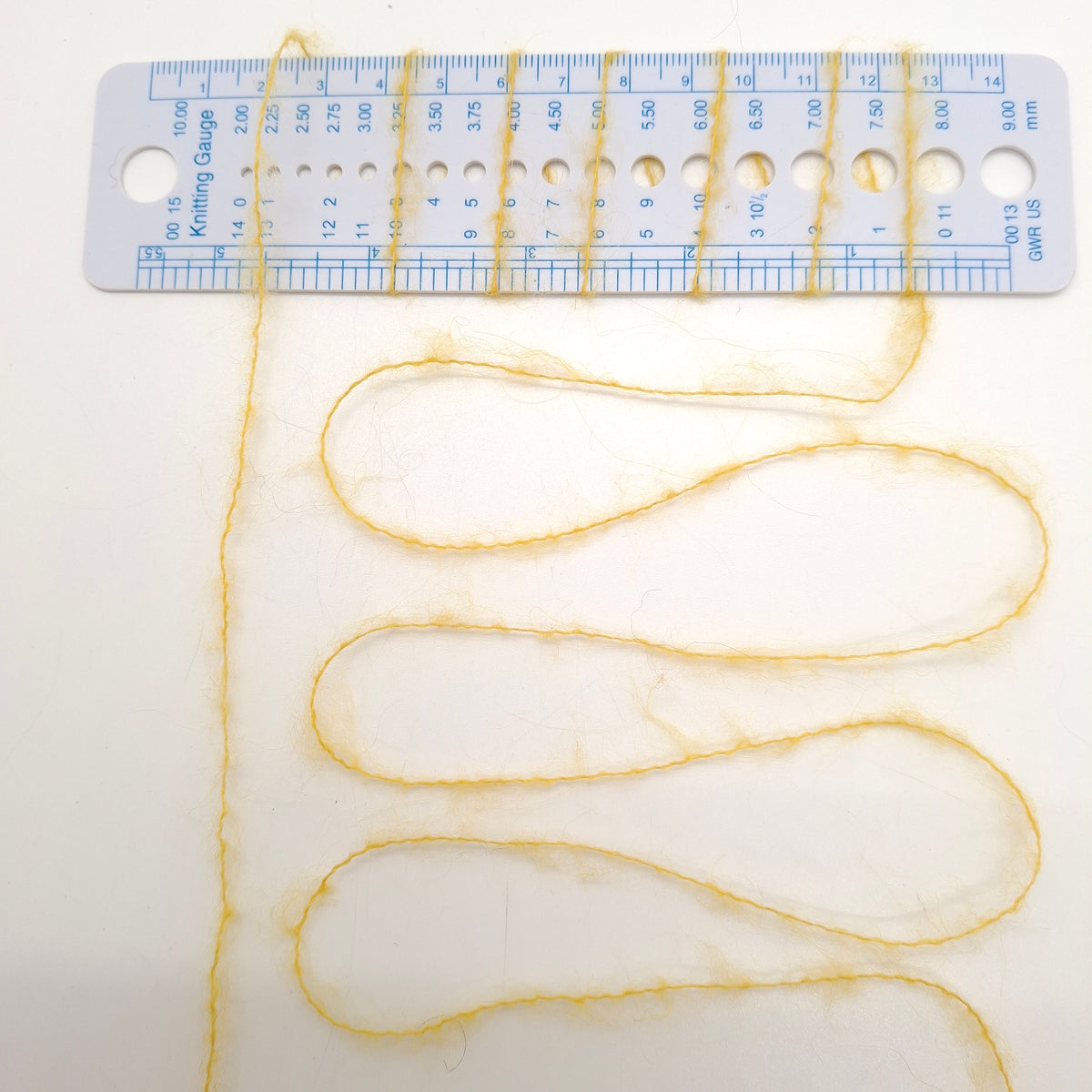 100g Hilo italiano suave de Alpaca cepillada color Amarillo N.1359