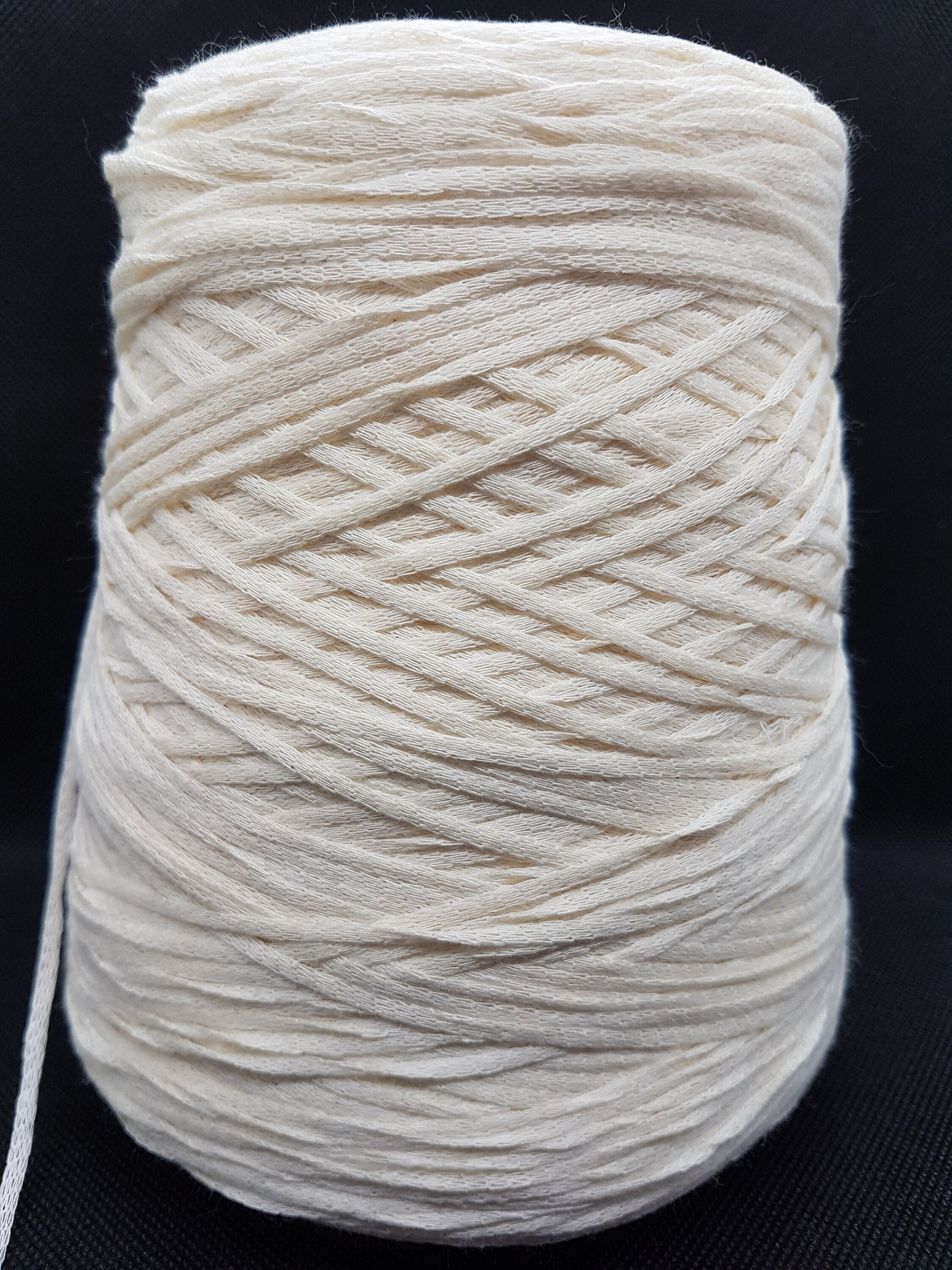 520-630g Fettuccia in morbido cotone filato italiano colore Bianco Latte N.53